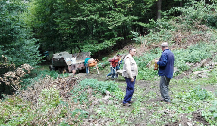 Brigáda na rekonštrukcii/úprave prameňov 16.09.2017