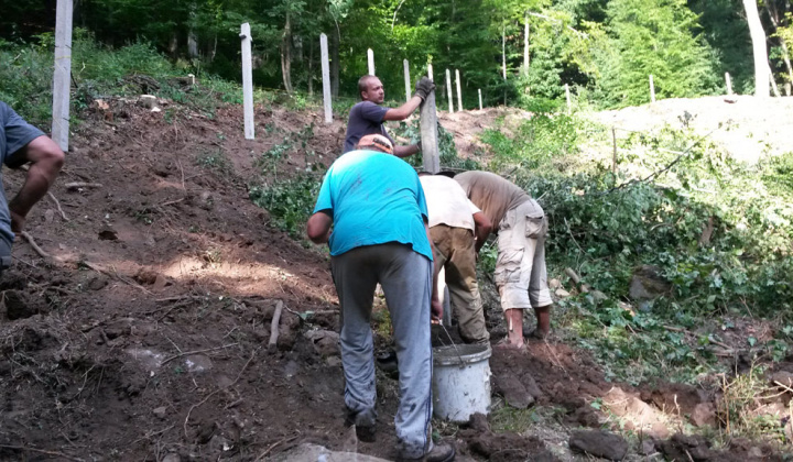 Brigáda na rekonštrukcii/úprave prameňov